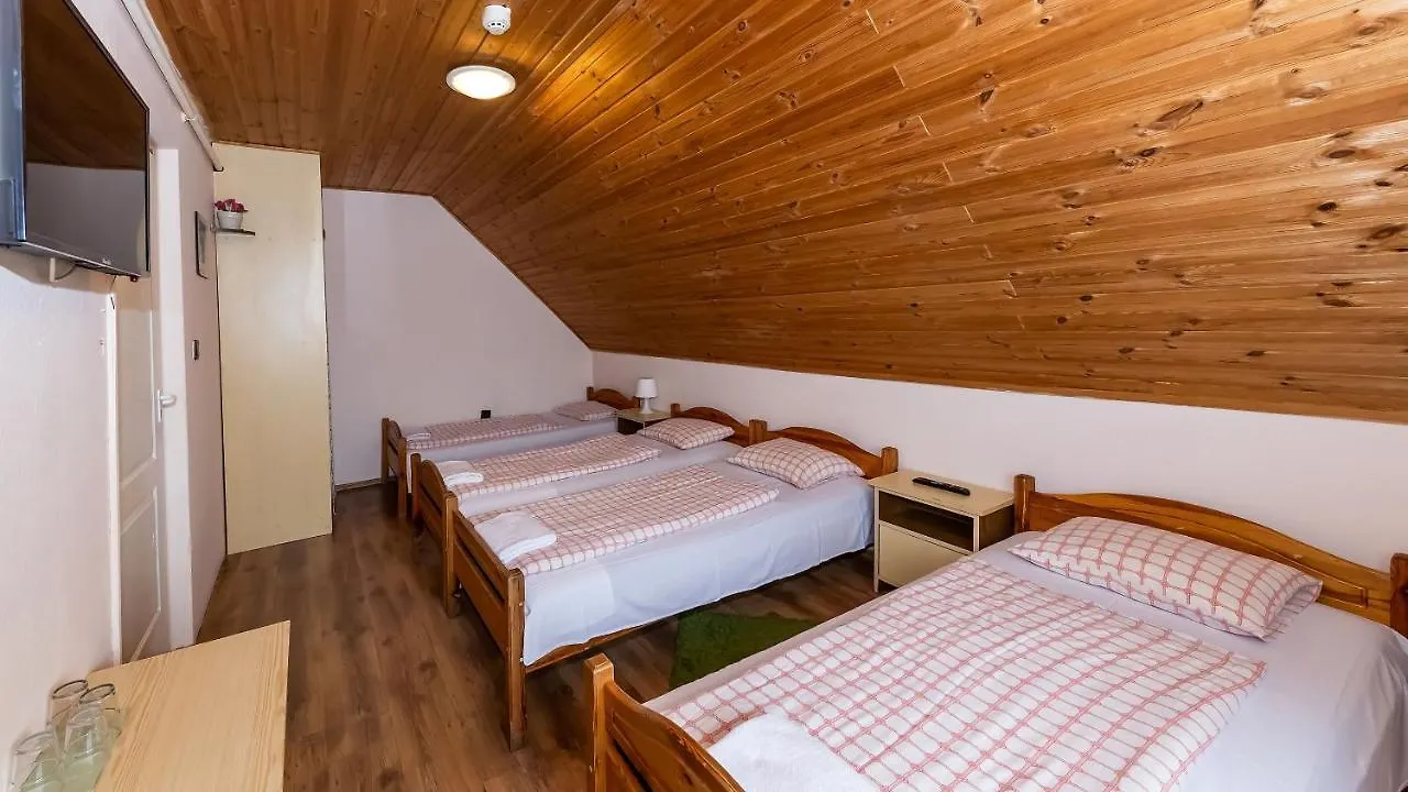 Csillagtura Panzio Bed and Breakfast Έγκερ